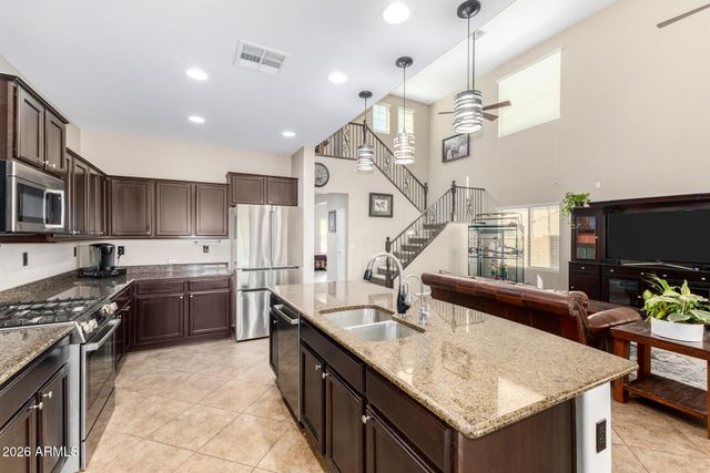 1904 W BLACK HILL Road, Phoenix, AZ 85085