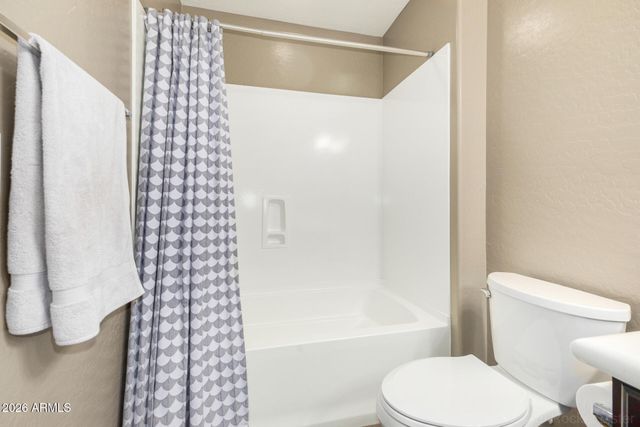 1904 W BLACK HILL Road, Phoenix, AZ 85085