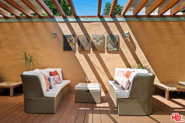 7459 Rosewood Avenue, Los Angeles, CA 90036