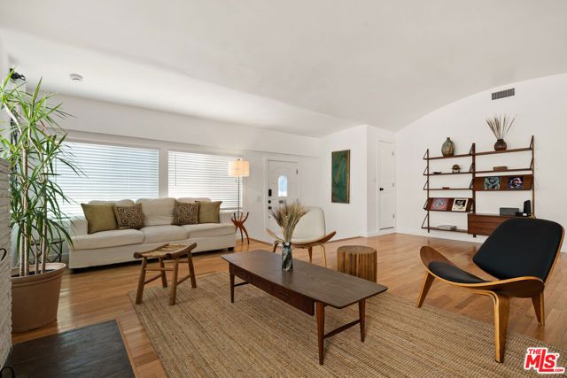 7459 Rosewood Avenue, Los Angeles, CA 90036