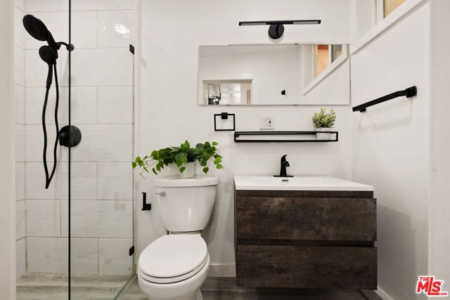 7459 Rosewood Avenue, Los Angeles, CA 90036