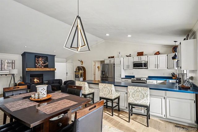 1276 Oakwood Road, Ortonville, MI 48462