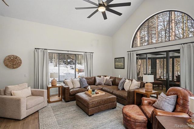 1276 Oakwood Road, Ortonville, MI 48462