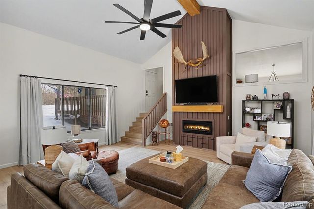 1276 Oakwood Road, Ortonville, MI 48462