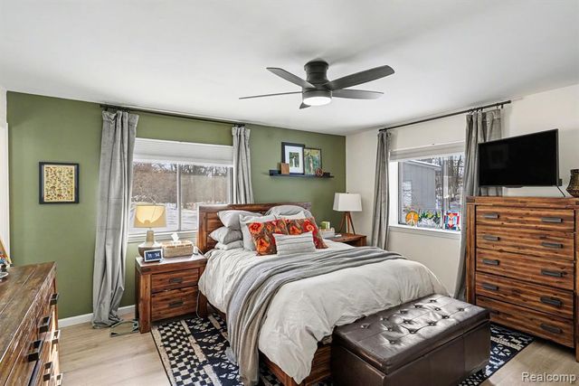 1276 Oakwood Road, Ortonville, MI 48462