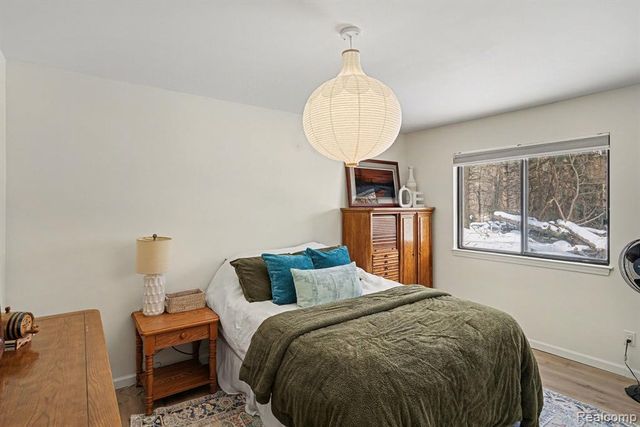 1276 Oakwood Road, Ortonville, MI 48462