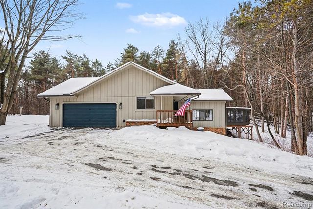 1276 Oakwood Road, Ortonville, MI 48462