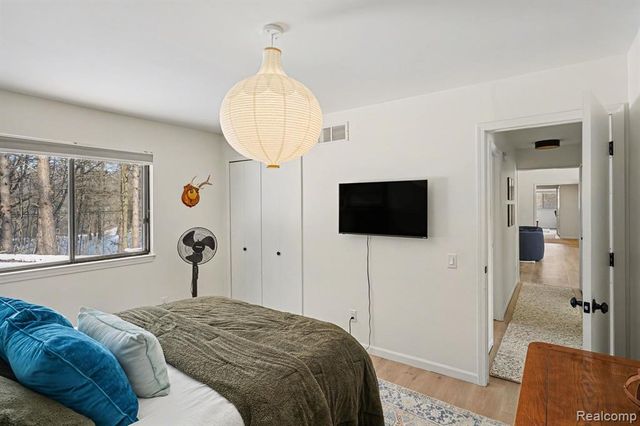 1276 Oakwood Road, Ortonville, MI 48462