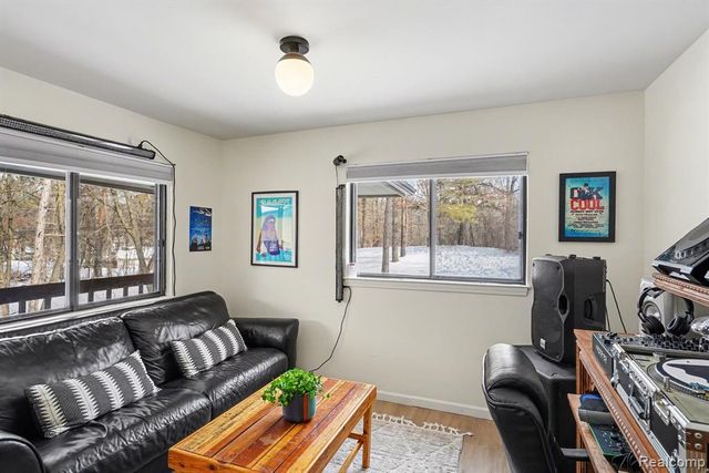 1276 Oakwood Road, Ortonville, MI 48462