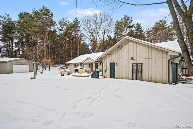 1276 Oakwood Road, Ortonville, MI 48462
