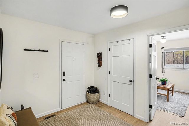 1276 Oakwood Road, Ortonville, MI 48462