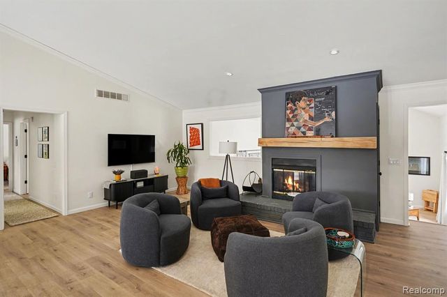 1276 Oakwood Road, Ortonville, MI 48462