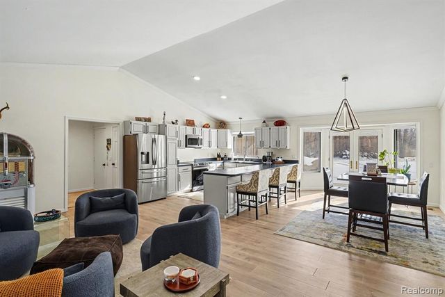 1276 Oakwood Road, Ortonville, MI 48462