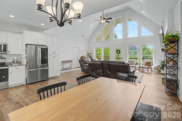 300 Green Meadow Lane, Mars Hill, NC 28754