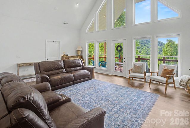 300 Green Meadow Lane, Mars Hill, NC 28754