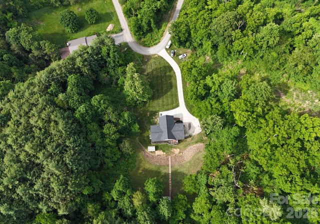 300 Green Meadow Lane, Mars Hill, NC 28754