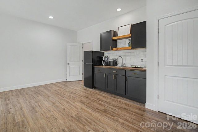 300 Green Meadow Lane, Mars Hill, NC 28754