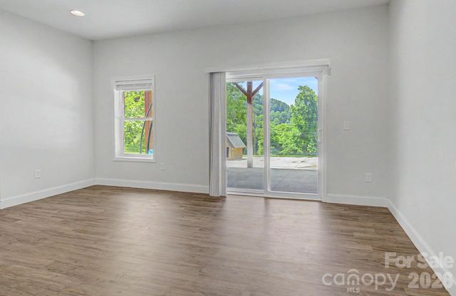 300 Green Meadow Lane, Mars Hill, NC 28754
