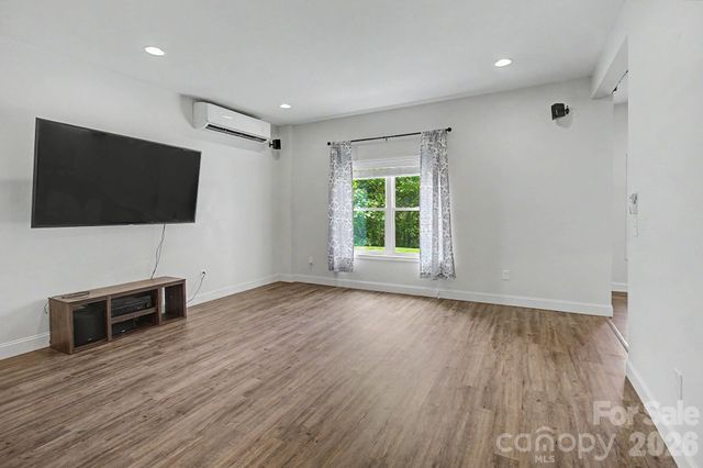 300 Green Meadow Lane, Mars Hill, NC 28754