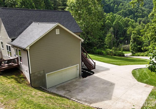 300 Green Meadow Lane, Mars Hill, NC 28754
