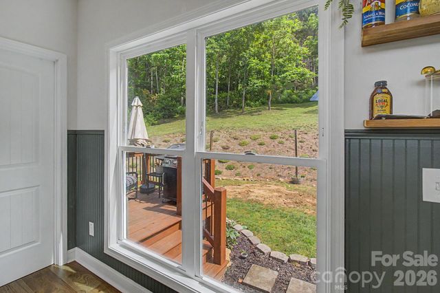 300 Green Meadow Lane, Mars Hill, NC 28754