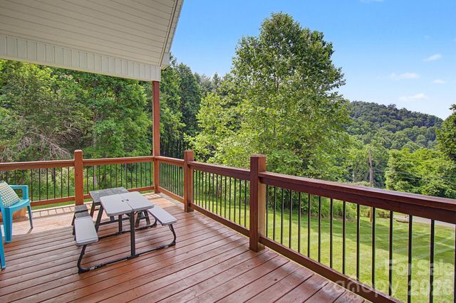 300 Green Meadow Lane, Mars Hill, NC 28754