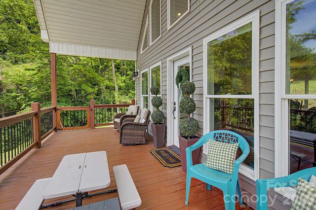 300 Green Meadow Lane, Mars Hill, NC 28754