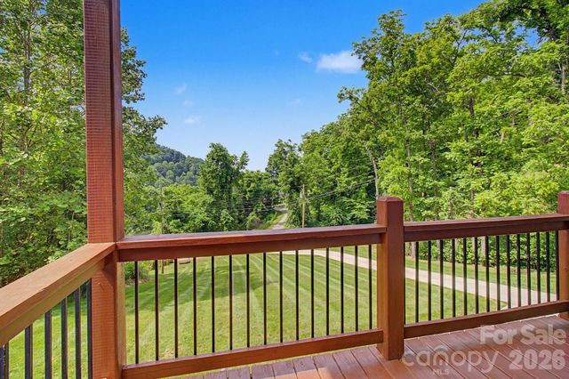 300 Green Meadow Lane, Mars Hill, NC 28754