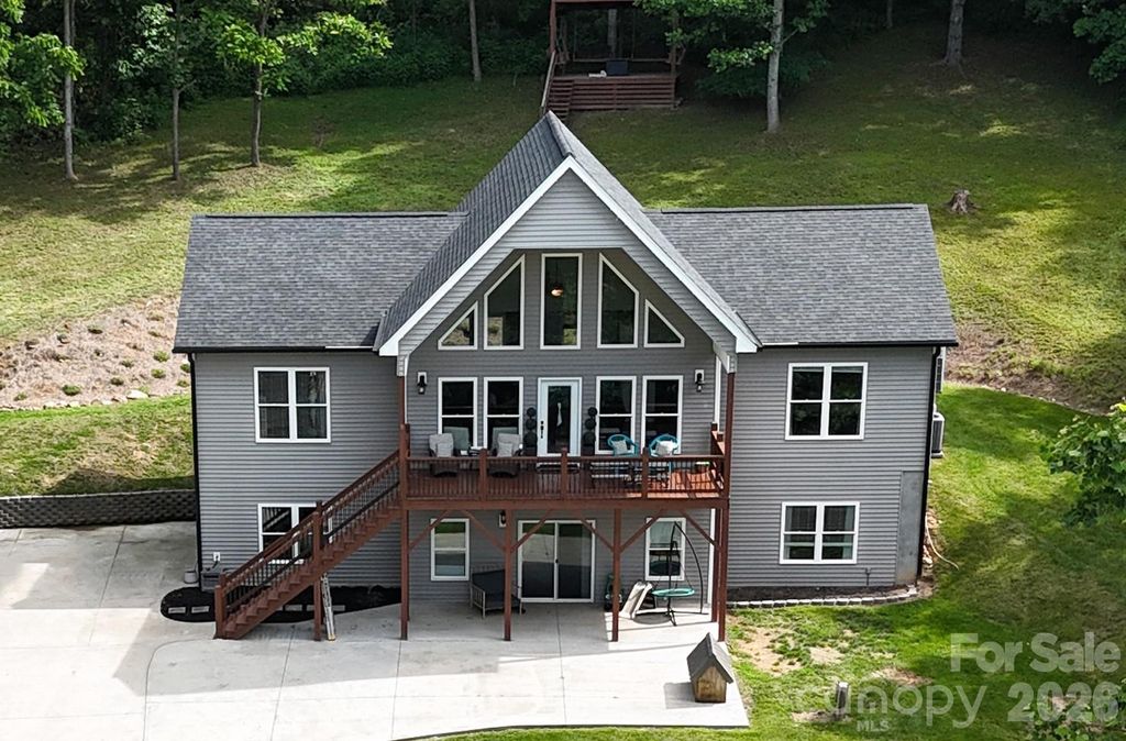 300 Green Meadow Lane, Mars Hill, NC 28754