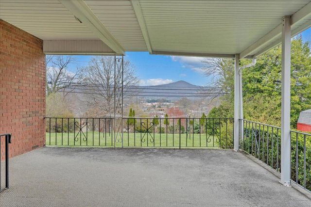 449 Cameron DR, Vinton, VA 24179