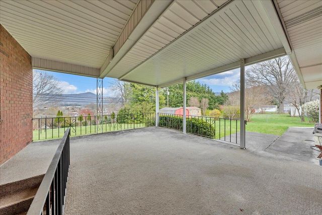 449 Cameron DR, Vinton, VA 24179