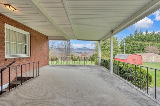 449 Cameron DR, Vinton, VA 24179