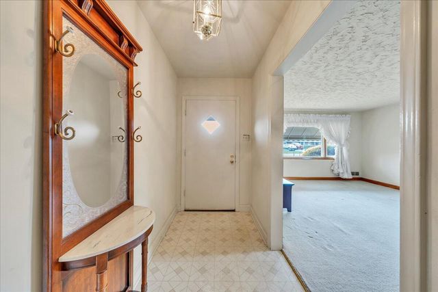 449 Cameron DR, Vinton, VA 24179