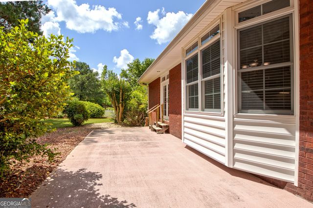 175 Mcelwaney Way, Fayetteville, GA 30215