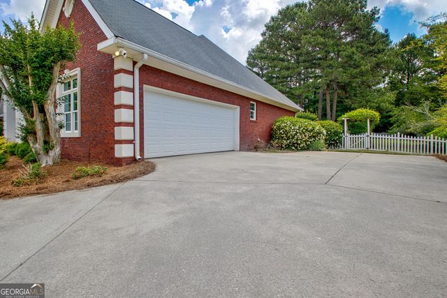 175 Mcelwaney Way, Fayetteville, GA 30215