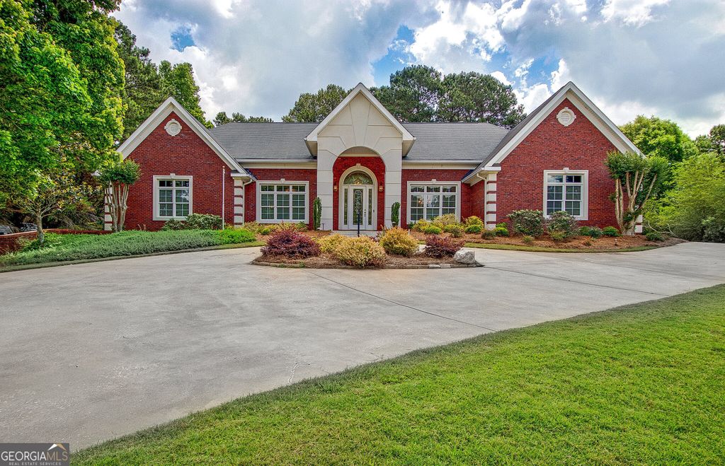 175 Mcelwaney Way, Fayetteville, GA 30215