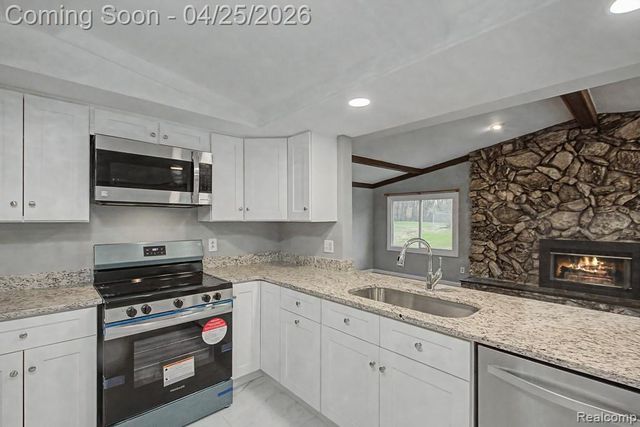 5394 Pond Bluff Drive, West Bloomfield Charter Township, MI 48323