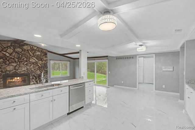 5394 Pond Bluff Drive, West Bloomfield Charter Township, MI 48323