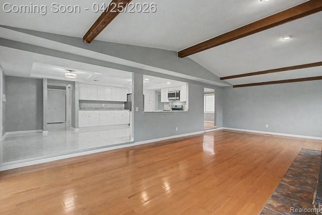 5394 Pond Bluff Drive, West Bloomfield Charter Township, MI 48323