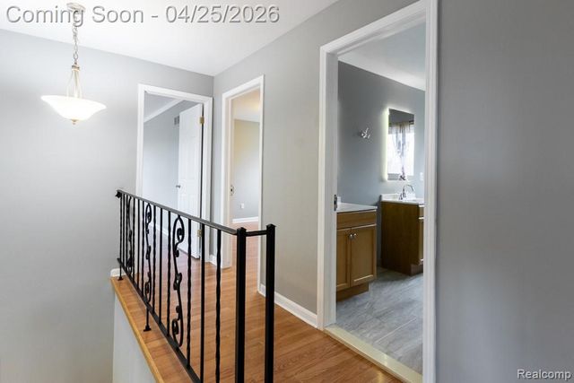 5394 Pond Bluff Drive, West Bloomfield Charter Township, MI 48323