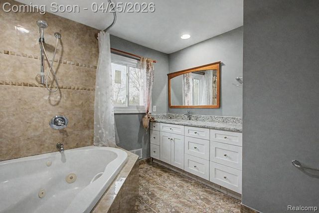 5394 Pond Bluff Drive, West Bloomfield Charter Township, MI 48323
