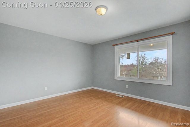 5394 Pond Bluff Drive, West Bloomfield Charter Township, MI 48323