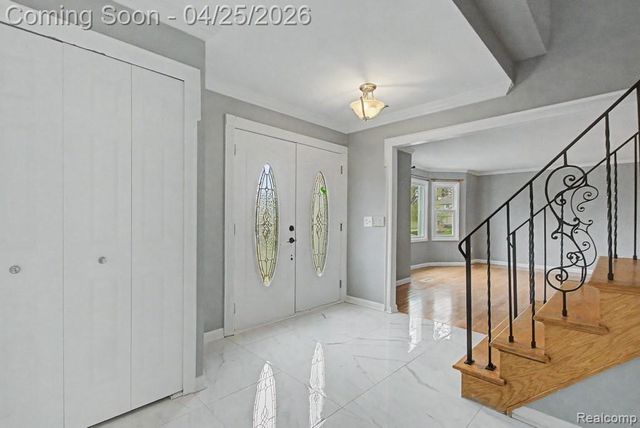 5394 Pond Bluff Drive, West Bloomfield Charter Township, MI 48323