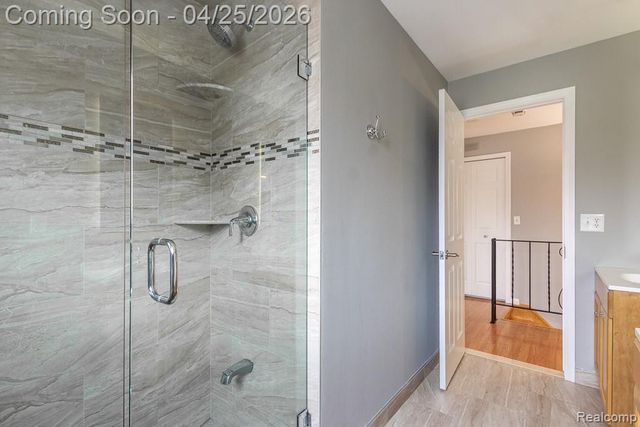 5394 Pond Bluff Drive, West Bloomfield Charter Township, MI 48323