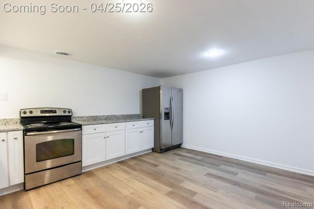 5394 Pond Bluff Drive, West Bloomfield Charter Township, MI 48323
