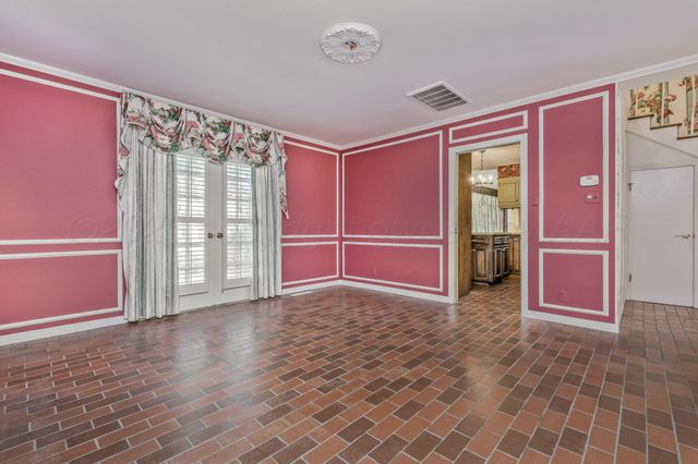 112 Western Street, Claude, TX 79019