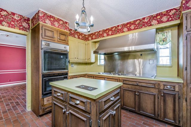 112 Western Street, Claude, TX 79019