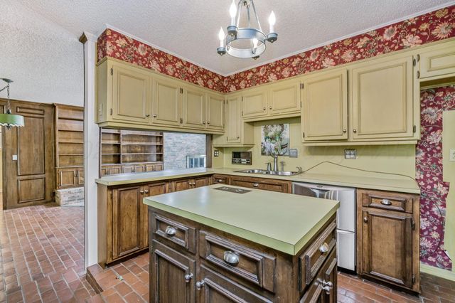 112 Western Street, Claude, TX 79019