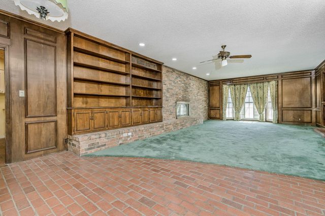 112 Western Street, Claude, TX 79019