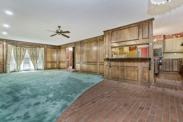 112 Western Street, Claude, TX 79019